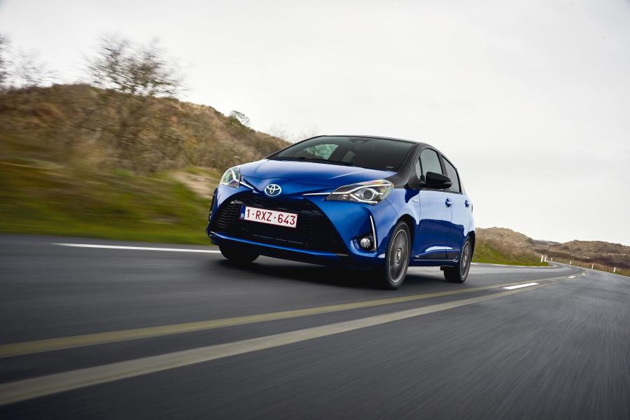  Toyota Yaris Hybrid Bi-Tone 2017 года  (фото 26 из 42)